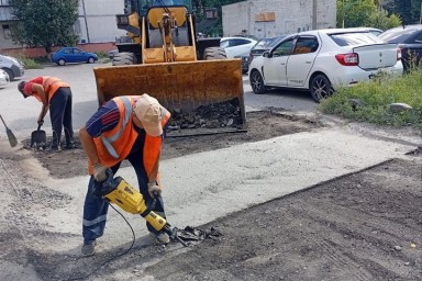 В Курске продолжается ямочный ремонт