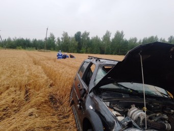 Появились фотографии с места ДТП с внедорожником в Пензенской области
