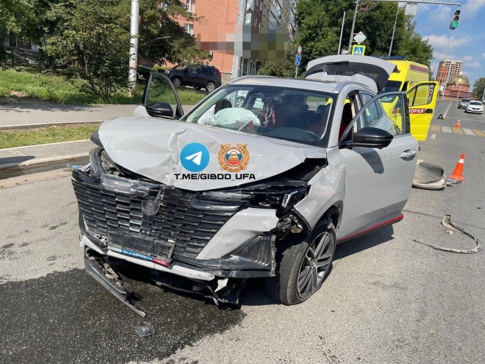 В Уфе при столкновении автомобилей пострадал водитель