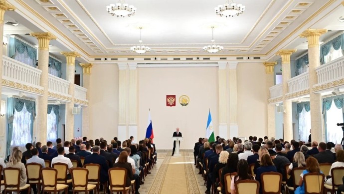 Премьер-министр Башкирии вручил правительственные награды строителям