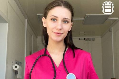 В Приамурье молодой медик после выпуска из колледжа вернулась в село помогать жителям