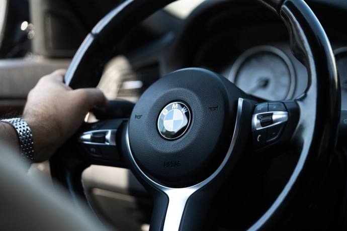 Москвич инсценировал угон BMW в районе Солнцево и угодил под статью