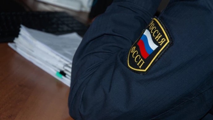 Должник из Новгородской области залез в диван в надежде спрятаться от судебных приставов Должник из Новгородской области залез в диван в надежде спрятаться от судебных приставов