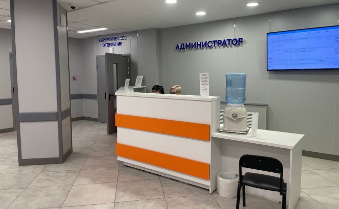 В Корсакове завершили ремонт первого этажа взрослой поликлиники