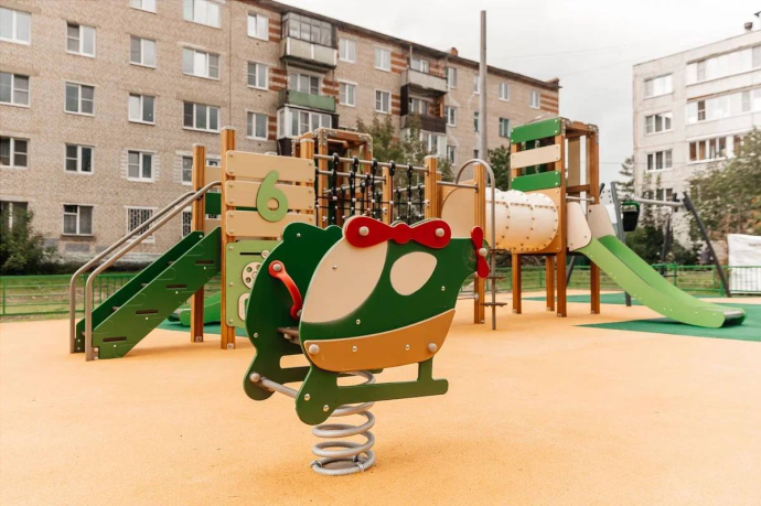 В Давыдове Орехово-Зуевского городского округа обновляют дворы и детские площадки