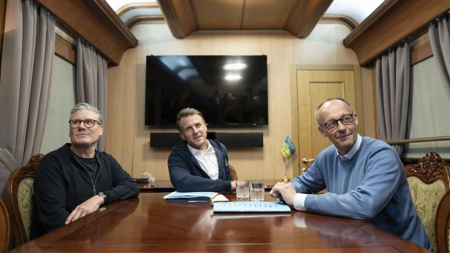 Стармер, Макрон и Мерц обсудили Украину Стармер, Макрон и Мерц обсудили Украину