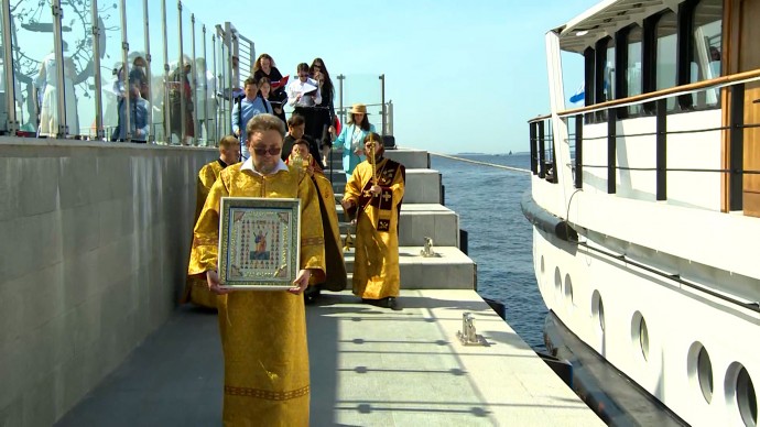 Морской крестный ход с частичкой мощей Андрея Первозванного проходит в Петербурге