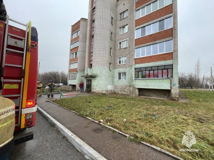 В городе Башкирии пожарные эвакуировали жильцов пятиэтажки