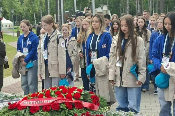 Участники проекта «Поезд Памяти» посетили комплекс «Партизанская криничка»