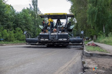 На трассе Кырчаны — Нема — Кильмезь укладывают новый асфальт