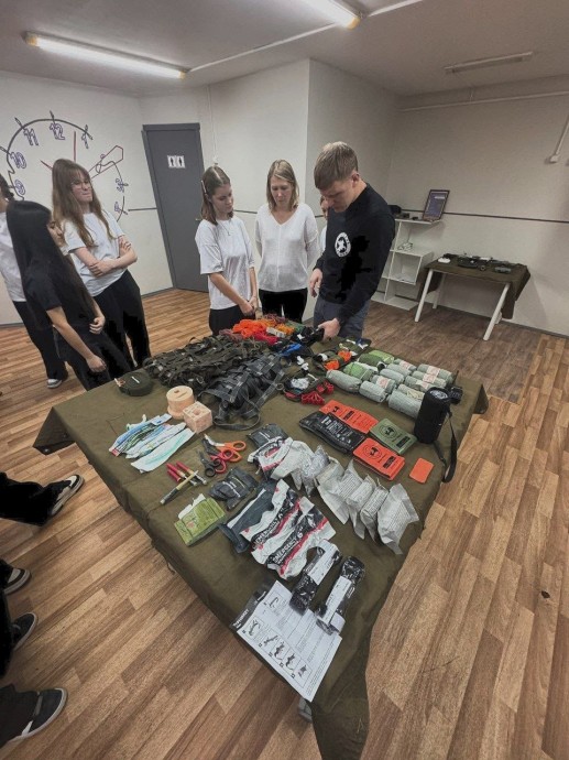 Участник «СВОи Герои 53» провёл урок мужества для пестовских школьников