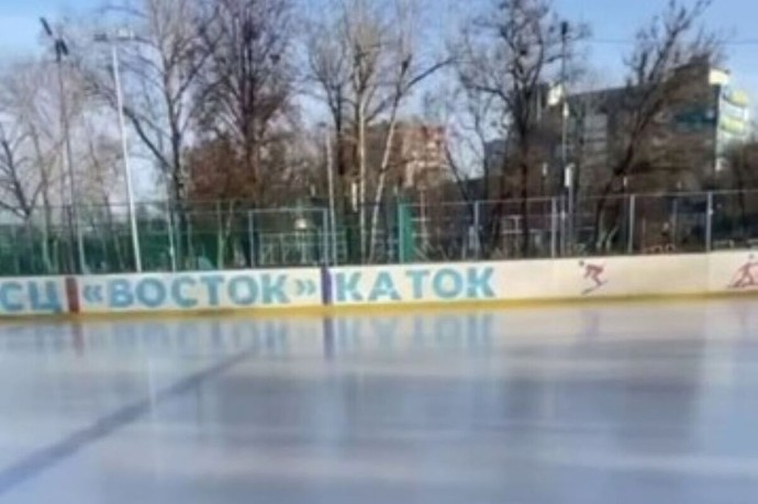 В Курске заработал открытый каток «Восток» на улице Союзной В Курске заработал открытый каток «Восток» на улице Союзной