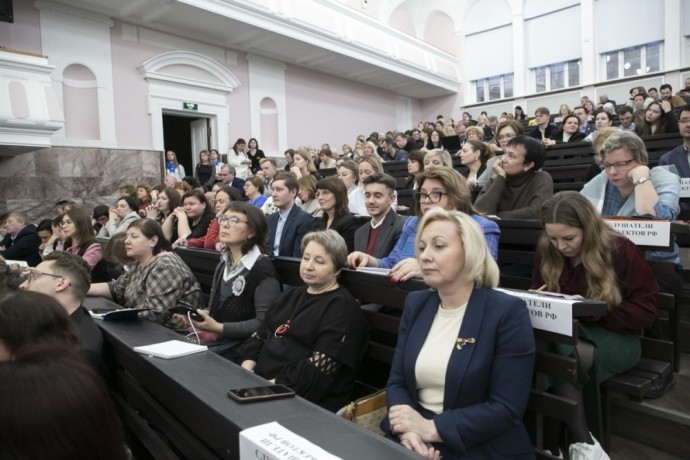 Педагогические работники из всех регионов России освоили программу повышения квалификации по истории