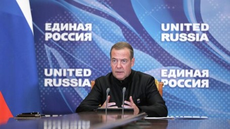 Почти 700 инициатив партии "Единая Россия" стали законами, заявил Медведев