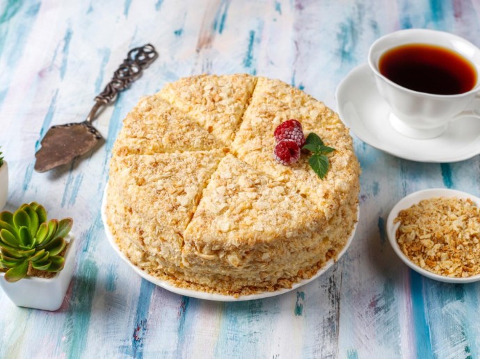 Слоёное печенье заменяет коржи в быстром Наполеоне