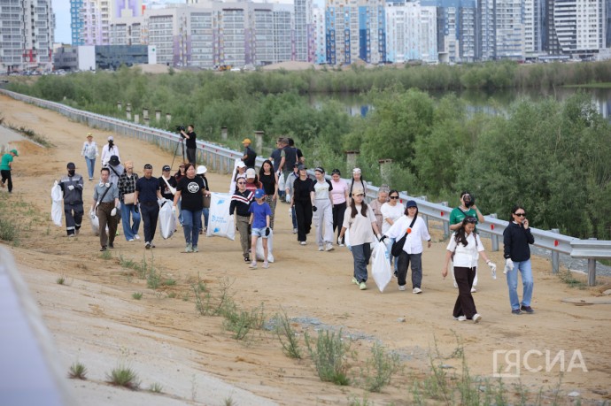 В Якутске прошел субботник «Особенности национальной уборки»