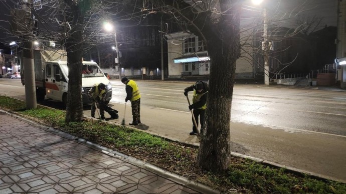 165 тонн уличного смета вывезли с улиц Кирова за неделю