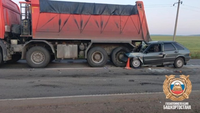 В Башкирии погиб водитель врезавшегося в грузовик автомобиля