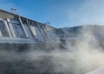 На ГЭС в Приамурье запечатлели «кипящую» Бурею