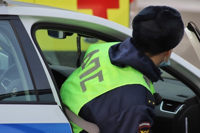 ВАЗ и грузовик «SHACMAN» столкнулись на одной из улиц Копейска