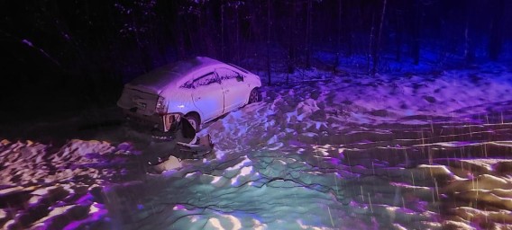 В Якутии иномарка выехала на встречку и столкнулась с автобусом, погибла женщина