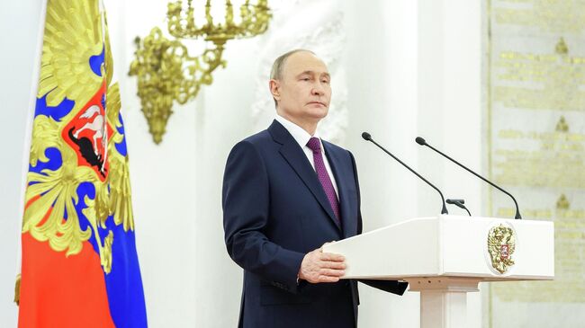 Путин поручил создать "Цифровой профиль иностранного гражданина"