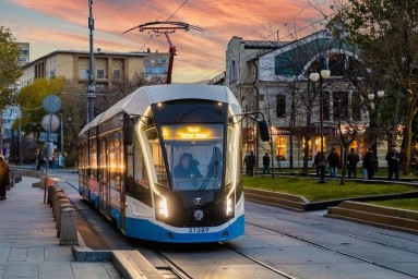 Московских водителей в 2025 году оштрафовали на 10 млн рублей за создание помех движению трамваев