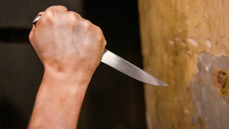 В Янино-1 мужчина напал с ножом на водителя такси