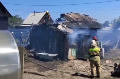 В Улан-Удэ тушат пожар на Левом берегу