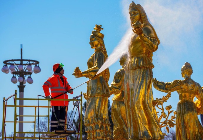 Фонтаны на территории ВДНХ подготовлены к зиме