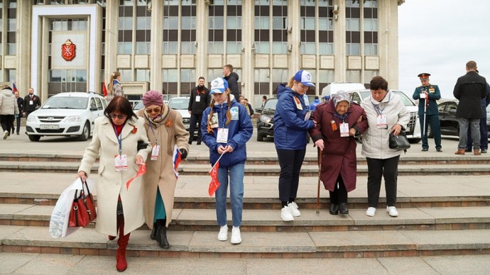 180 добровольцев работали на параде Победы в Туле
