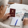 Пенсионерам со стажем до 2002 года положены доплаты: какие выплаты можно получить