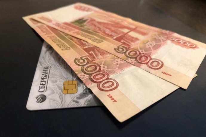 10 000 рублей зачислят на карту: кто в понедельник получит новое пособие от СФР
