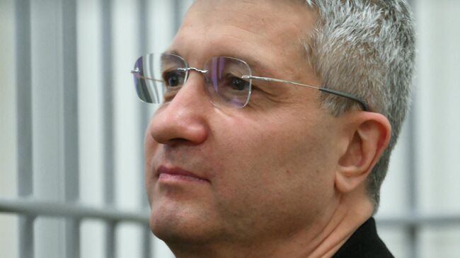 Коммунальщики предприняли пятую попытку взыскать долги с Тимура Иванова