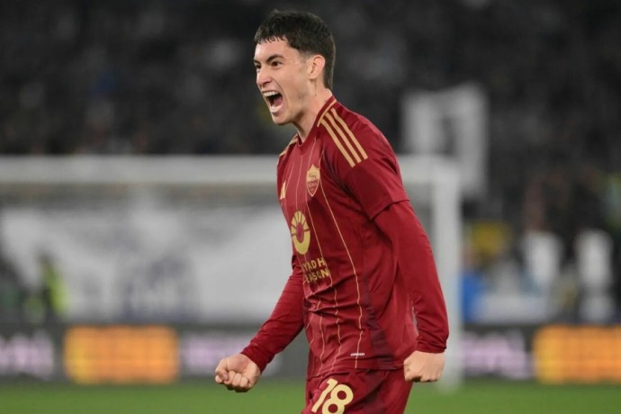 "Рома" поднялась на первое место в чемпионате Италии, обогнав "Наполи"