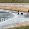В Уфе школьница провалилась под лед, спасая рыбака