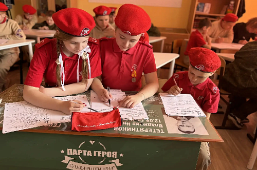 На космодроме, в эвенкийских селах и прииске: амурчане написали «Диктант Победы»