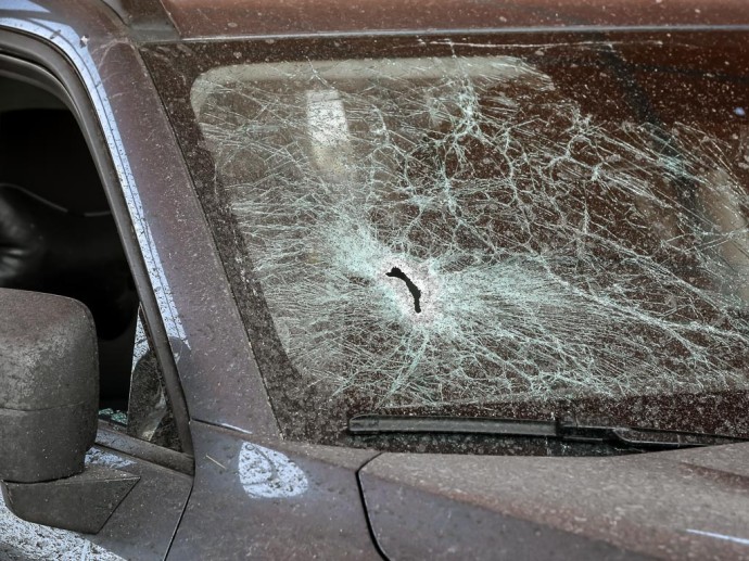 В Белгородском районе вражеский FPV-дрон атаковал легковой автомобиль