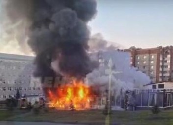 На проспекте Победы в Пензе загорелся мясной магазин