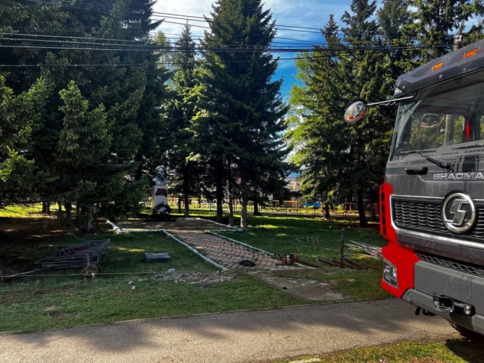 В райцентре Бурятии благоустраивают сквер Героя Советского Союза