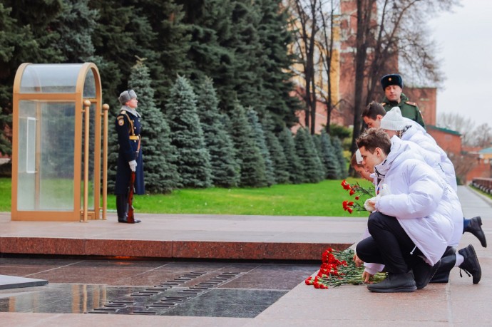 Памятная акция ко Дню Неизвестного Солдата проходит в столице