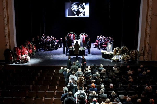 В театре имени Пушкина завершилось прощание с Верой Алентовой