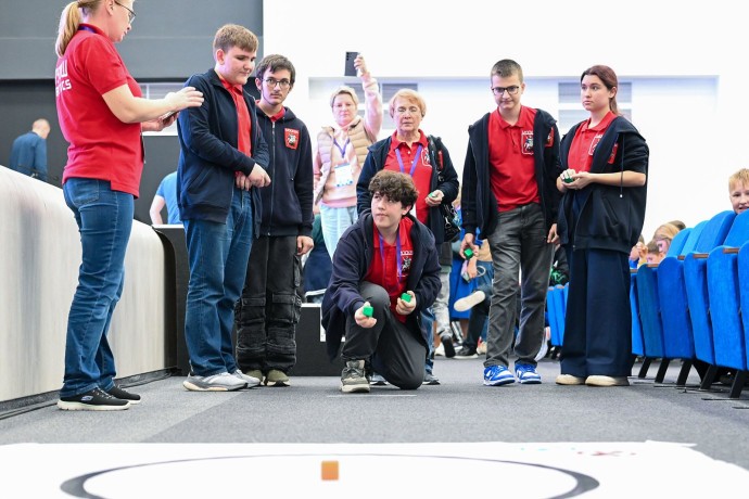 Столичные школьники стали лучшими на всероссийском турнире по робототехнике Столичные школьники стали лучшими на всероссийском турнире по робототехнике