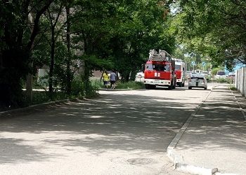 Пожарные машины заметили у кадетского корпуса в Благовещенске