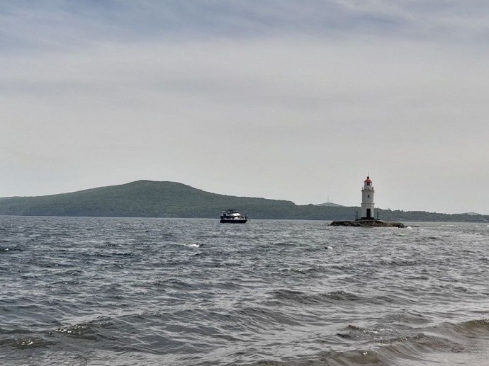 Морское происшествие во Владивостоке: перевернулась моторная лодка