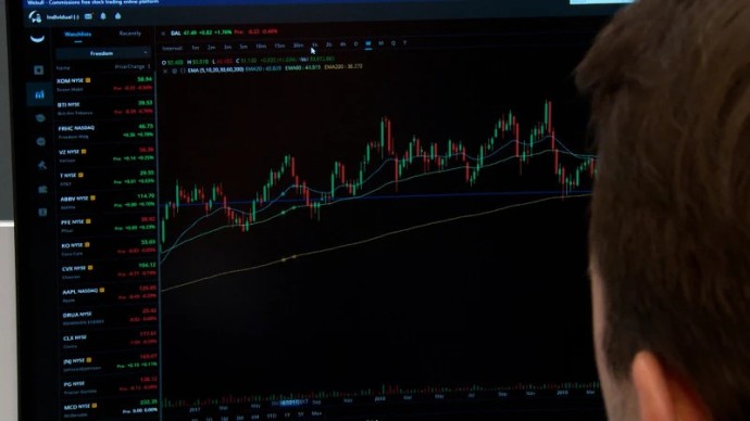 Российский фондовый рынок завершил неделю выше ключевой отметки на фоне встречи Путина и Трампа