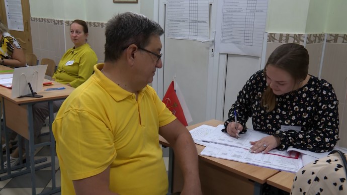 Проголосовать петербуржцам с ограничениями по здоровью помогают более тысячи волонтеров