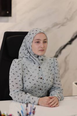 Путин объявил благодарность Карине Кадыровой
