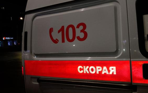 В Курской области 29-летняя автоледи протаранила стоящую машину и сбила пенсионера