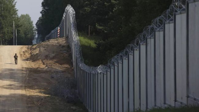 Польша усилит забор на границе с Белоруссией